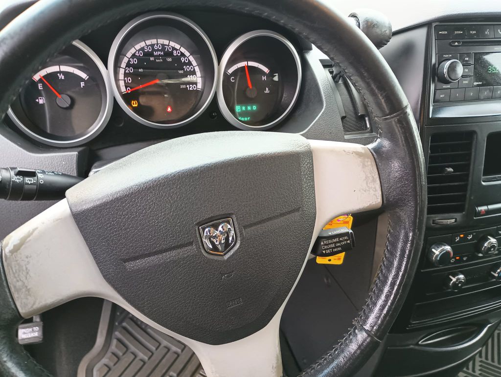 Photo 12 of this DODGE GRAND CARAVAN S