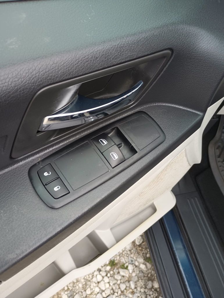 Photo 13 of this DODGE GRAND CARAVAN S