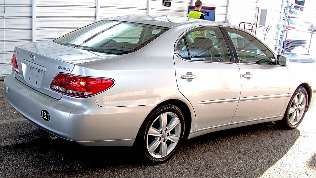 Photo 3 of this LEXUS ES-330