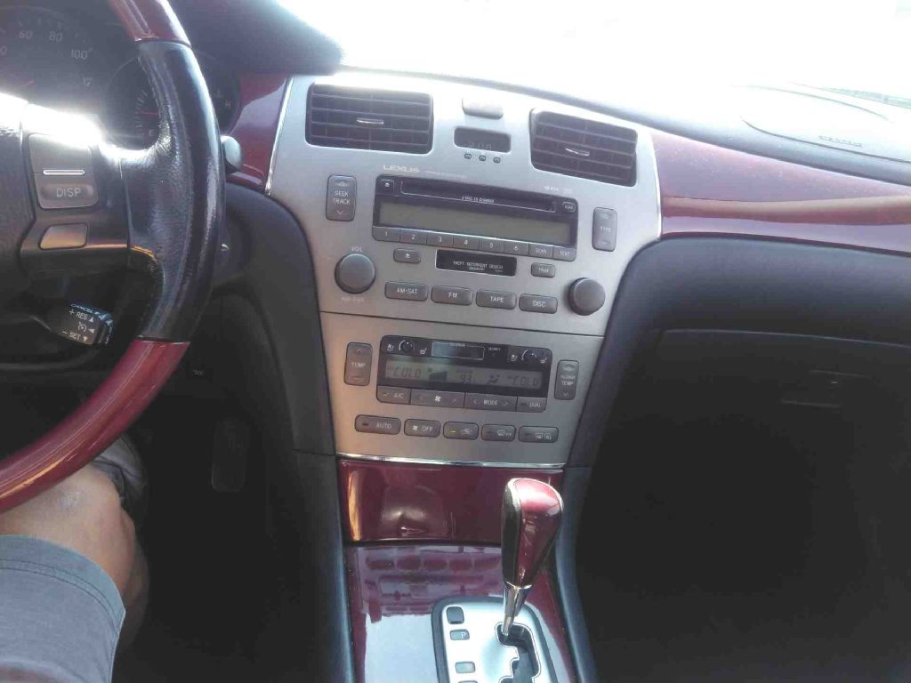 Photo 9 of this LEXUS ES-330