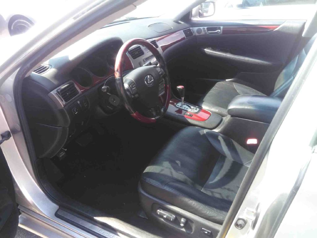 Photo 10 of this LEXUS ES-330