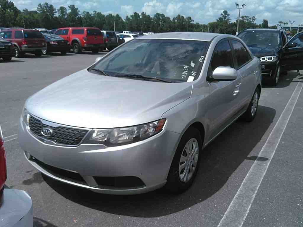 Photo 2 of this KIA FORTE LX