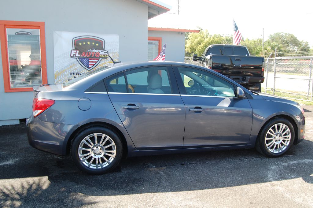 Photo 3 of this CHEVROLET CRUZE