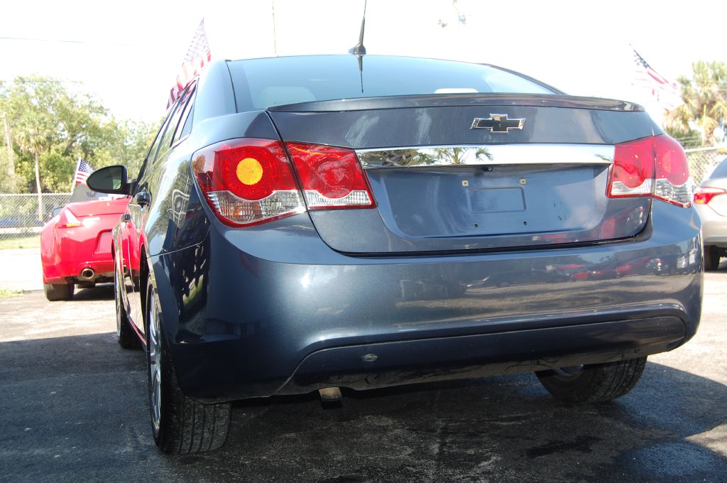 Photo 4 of this CHEVROLET CRUZE