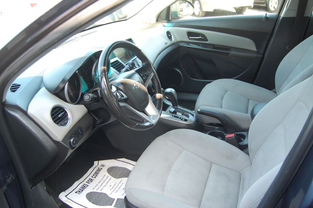 Photo 5 of this CHEVROLET CRUZE