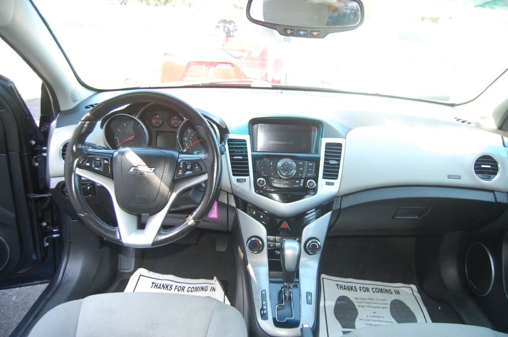 Photo 6 of this CHEVROLET CRUZE