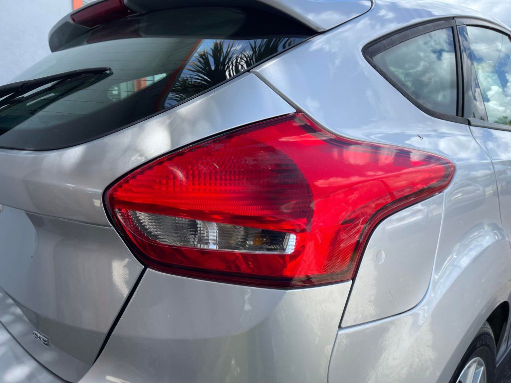 Photo 8 of this FORD FOCUS