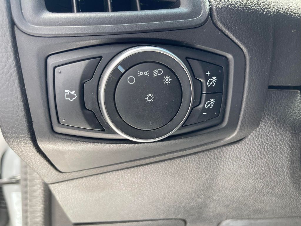 Photo 9 of this FORD FOCUS