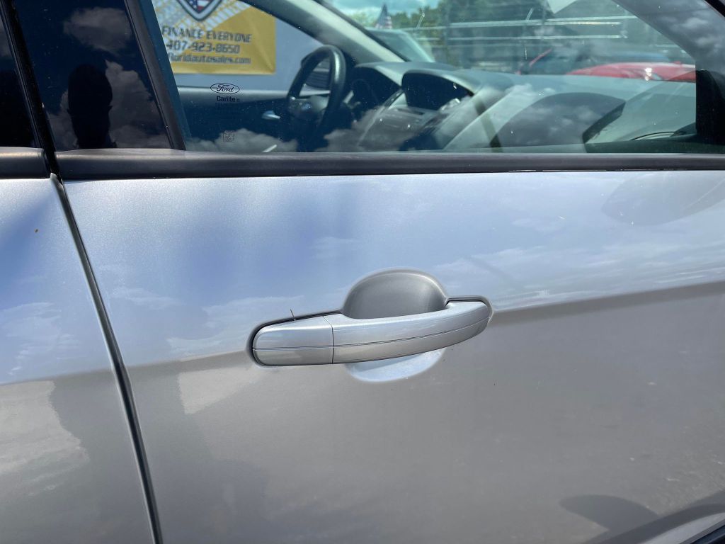 Photo 11 of this FORD FOCUS
