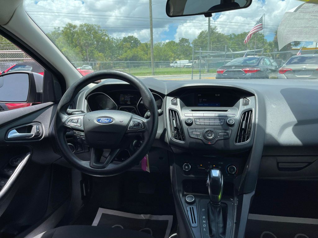 Photo 12 of this FORD FOCUS