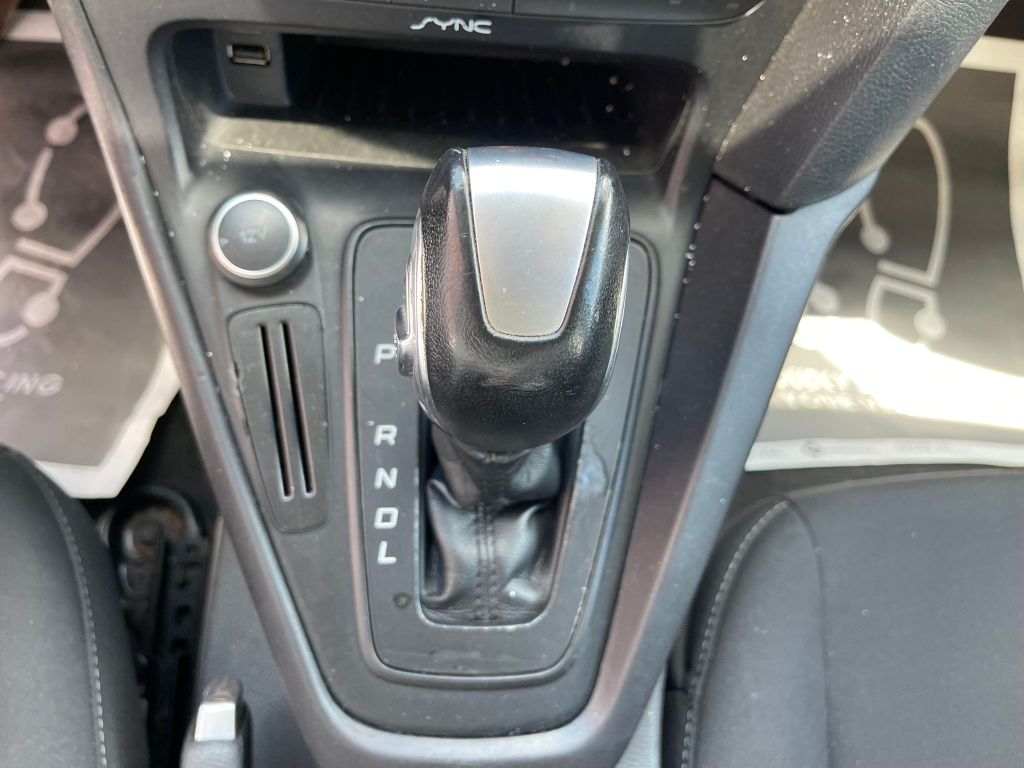 Photo 13 of this FORD FOCUS