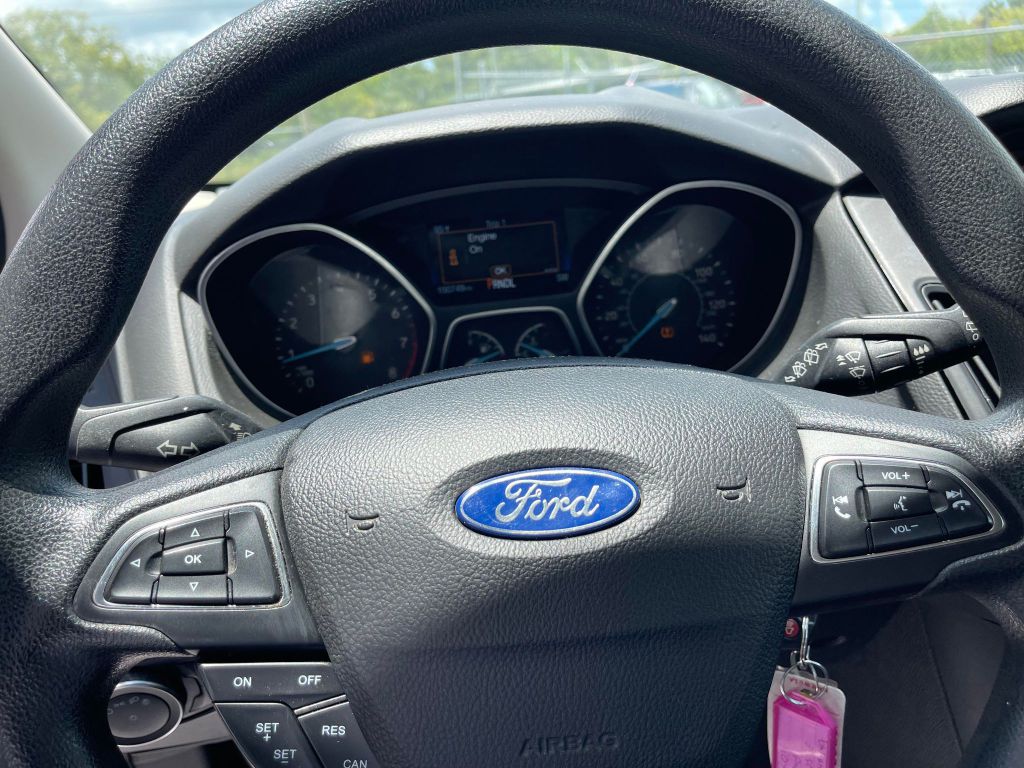 Photo 14 of this FORD FOCUS