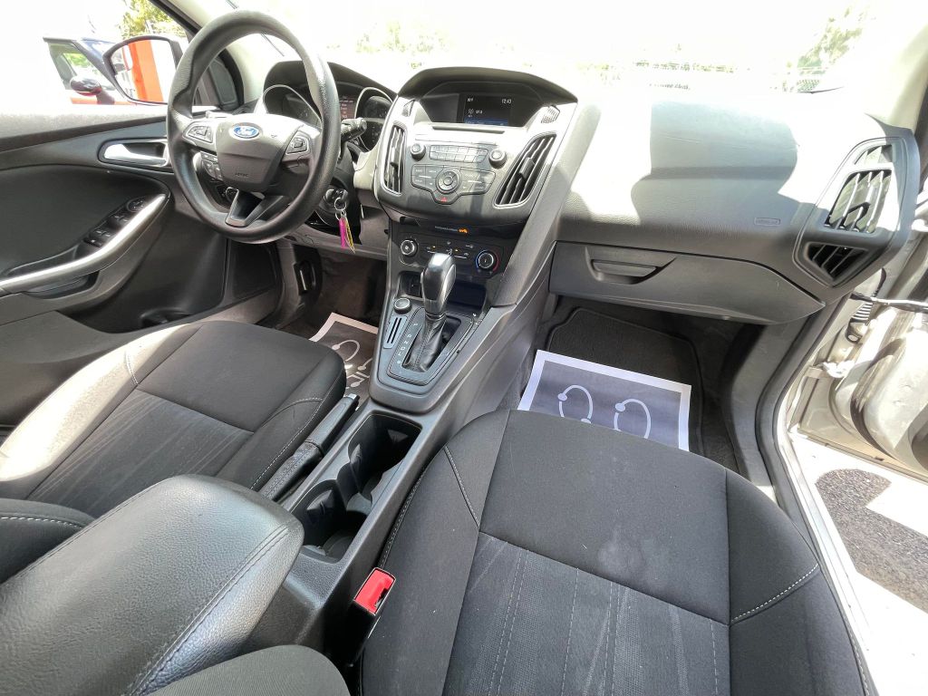 Photo 20 of this FORD FOCUS