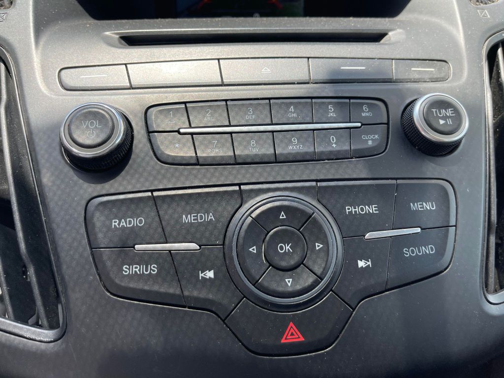 Photo 32 of this FORD FOCUS