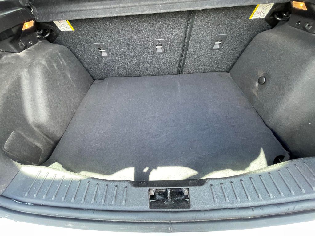 Photo 33 of this FORD FOCUS