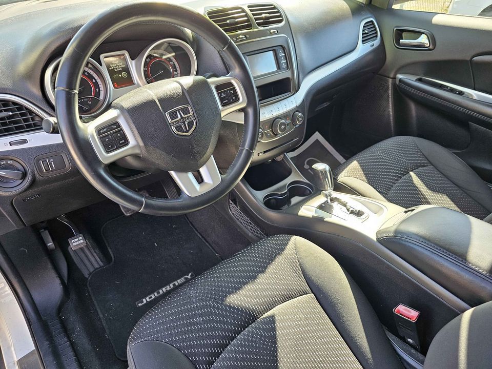 Photo 9 of this DODGE JOURNEY