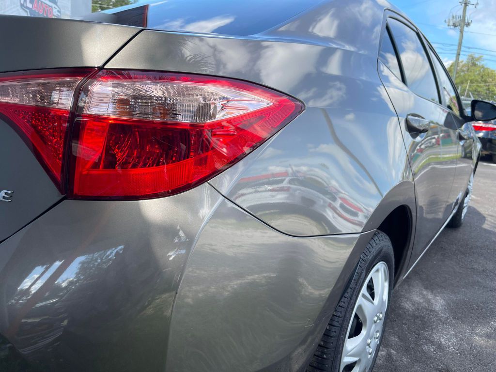 Photo 3 of this TOYOTA COROLLA