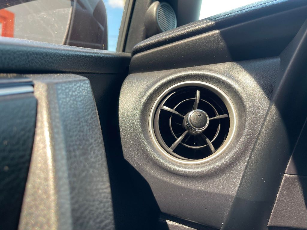 Photo 20 of this TOYOTA COROLLA