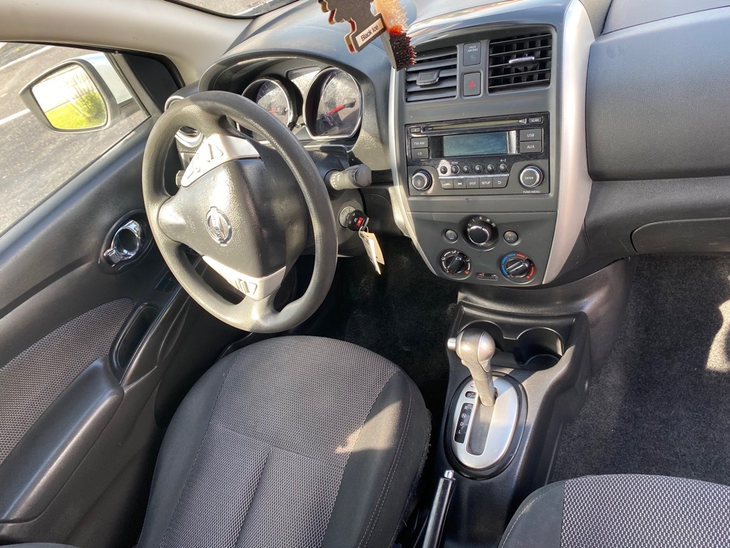 Photo 6 of this NISSAN VERSA