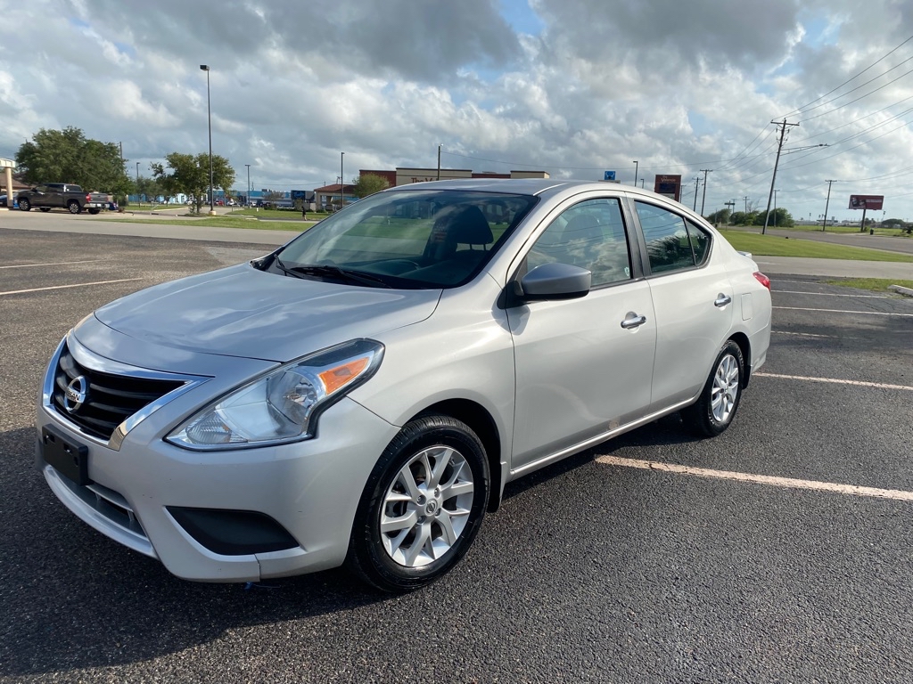 Photo 2 of this NISSAN VERSA