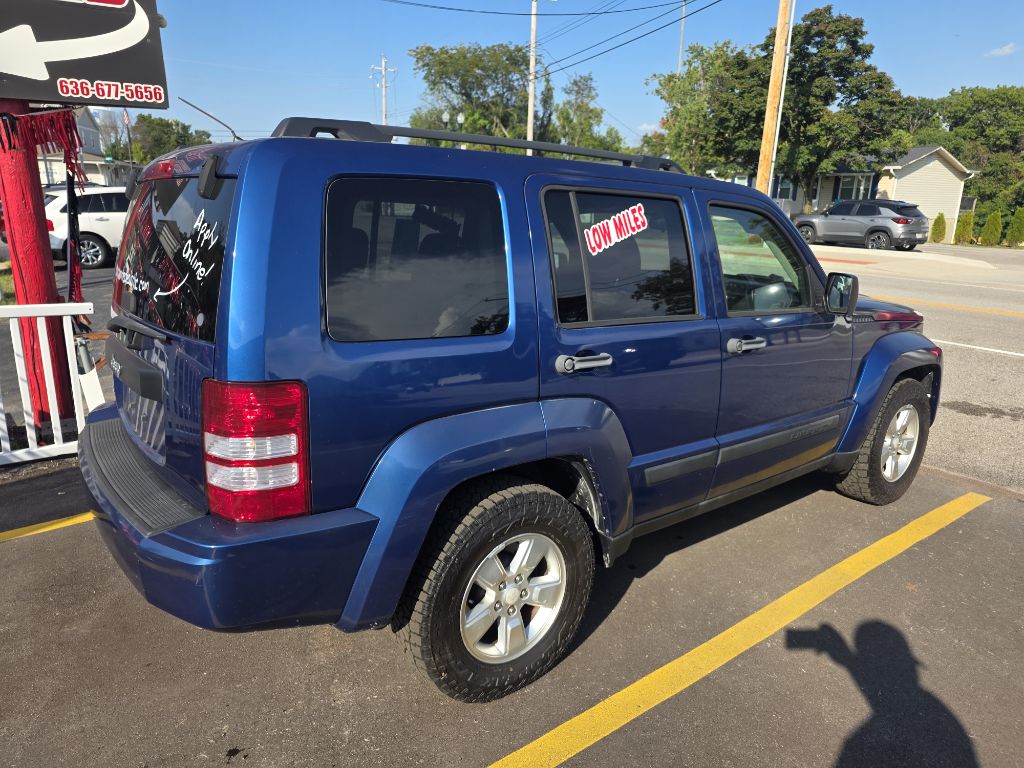 Photo 3 of this JEEP LIBERTY