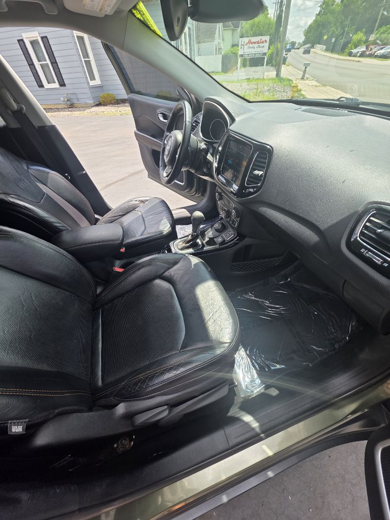 Photo 13 of this JEEP COMPASS