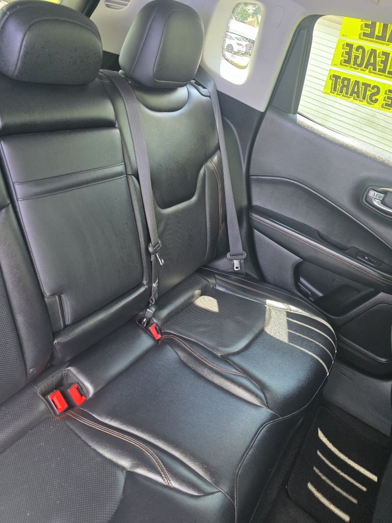 Photo 15 of this JEEP COMPASS