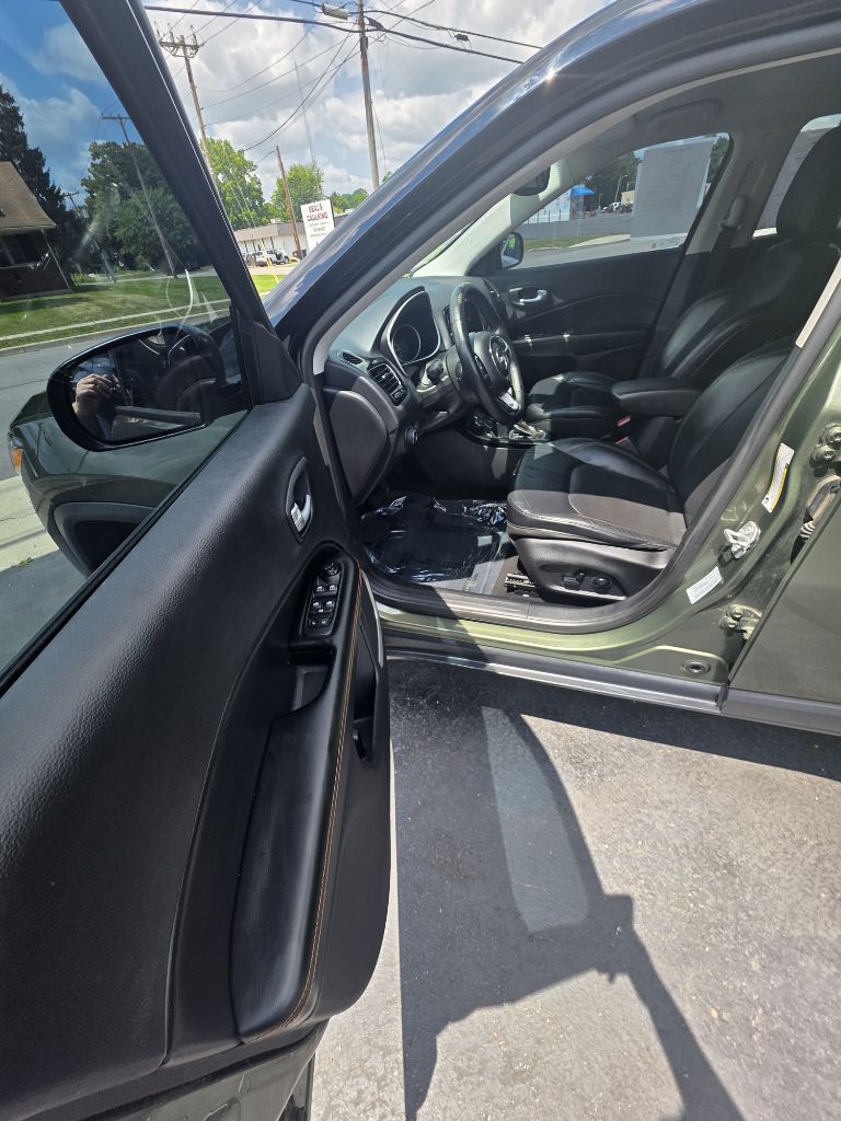 Photo 8 of this JEEP COMPASS