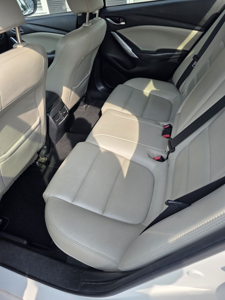 Photo 11 of this MAZDA MAZDA6