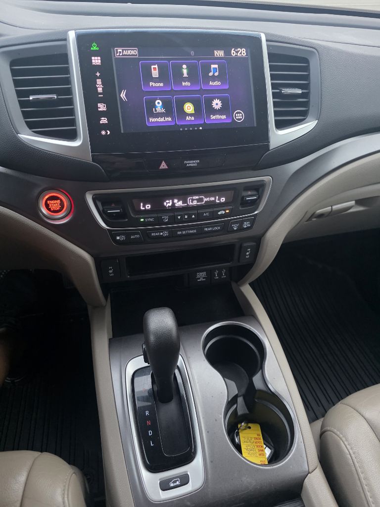 Photo 12 of this HONDA PILOT