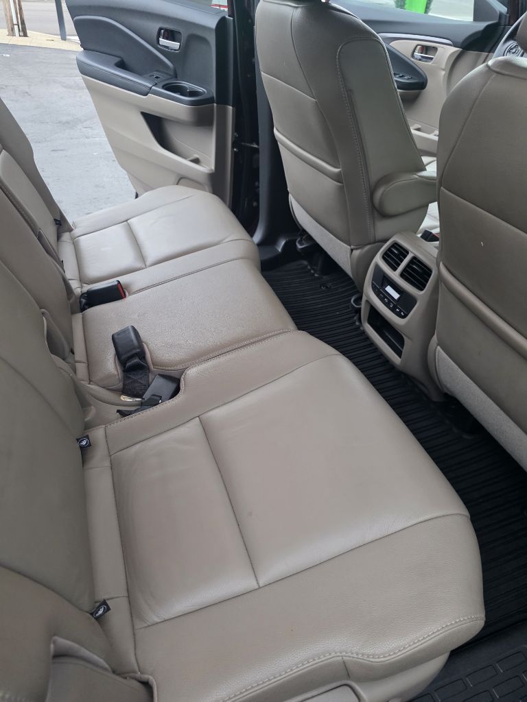 Photo 16 of this HONDA PILOT