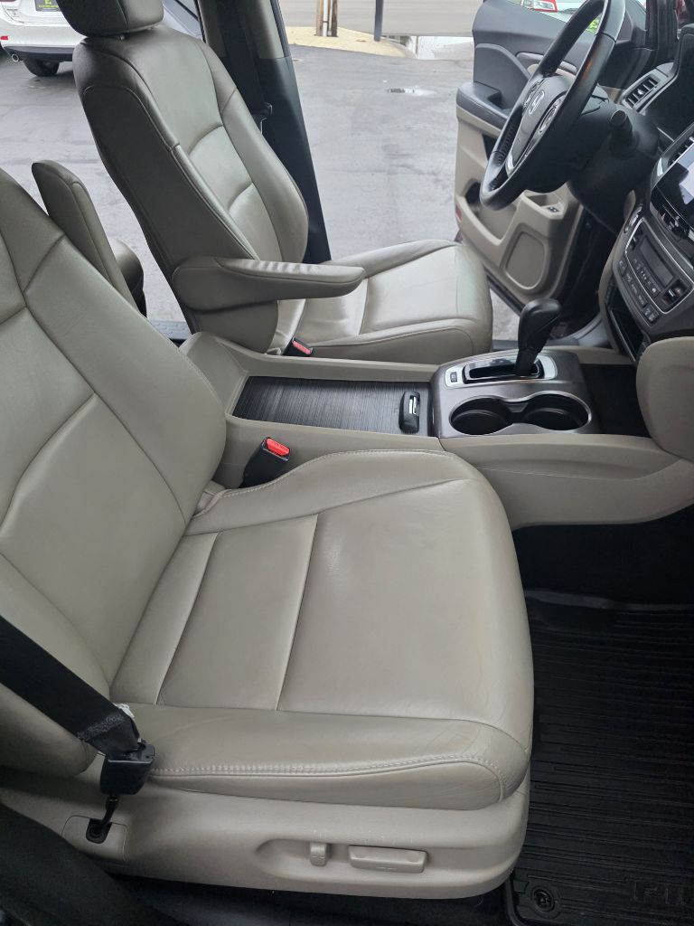 Photo 13 of this HONDA PILOT