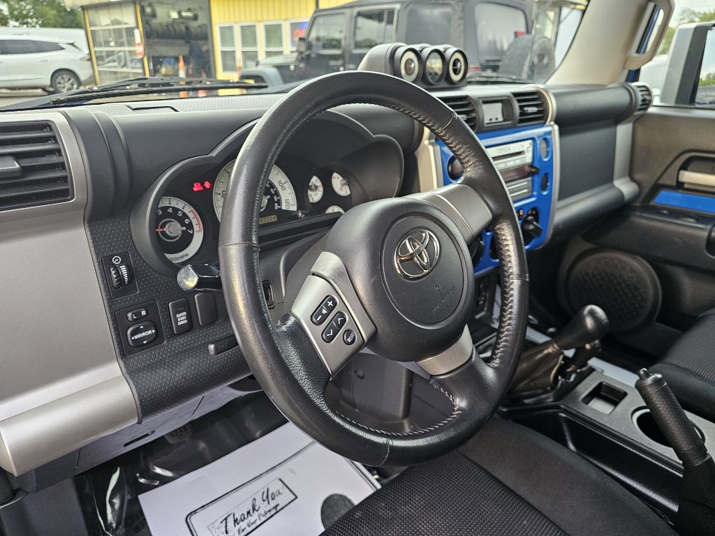 Photo 19 of this TOYOTA FJ CRUISER