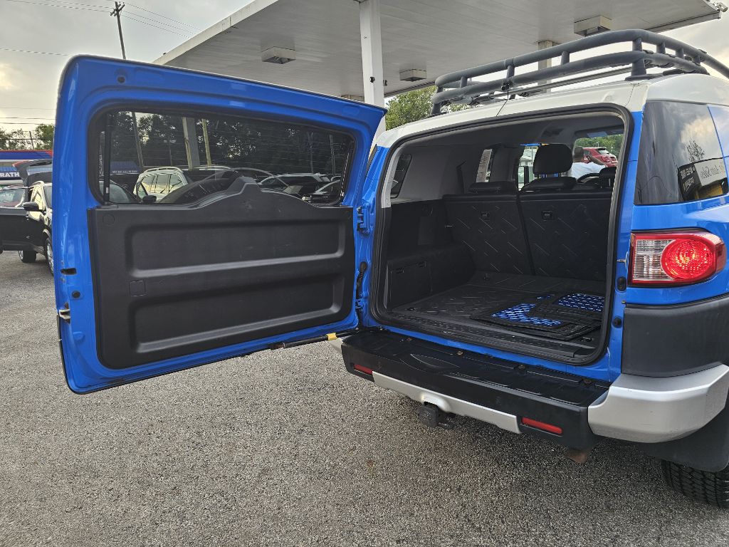 Photo 38 of this TOYOTA FJ CRUISER