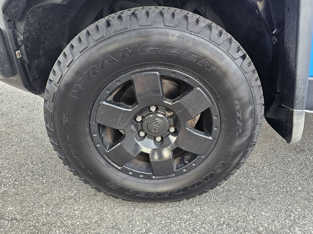 Photo 17 of this TOYOTA FJ CRUISER
