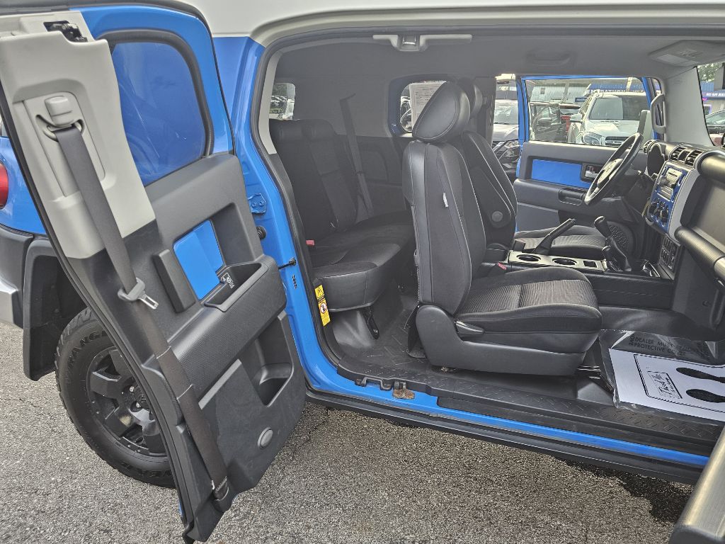 Photo 41 of this TOYOTA FJ CRUISER