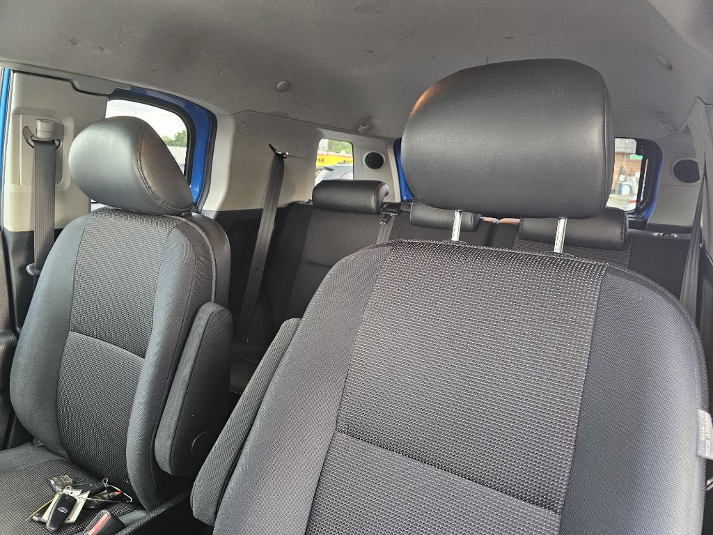 Photo 21 of this TOYOTA FJ CRUISER