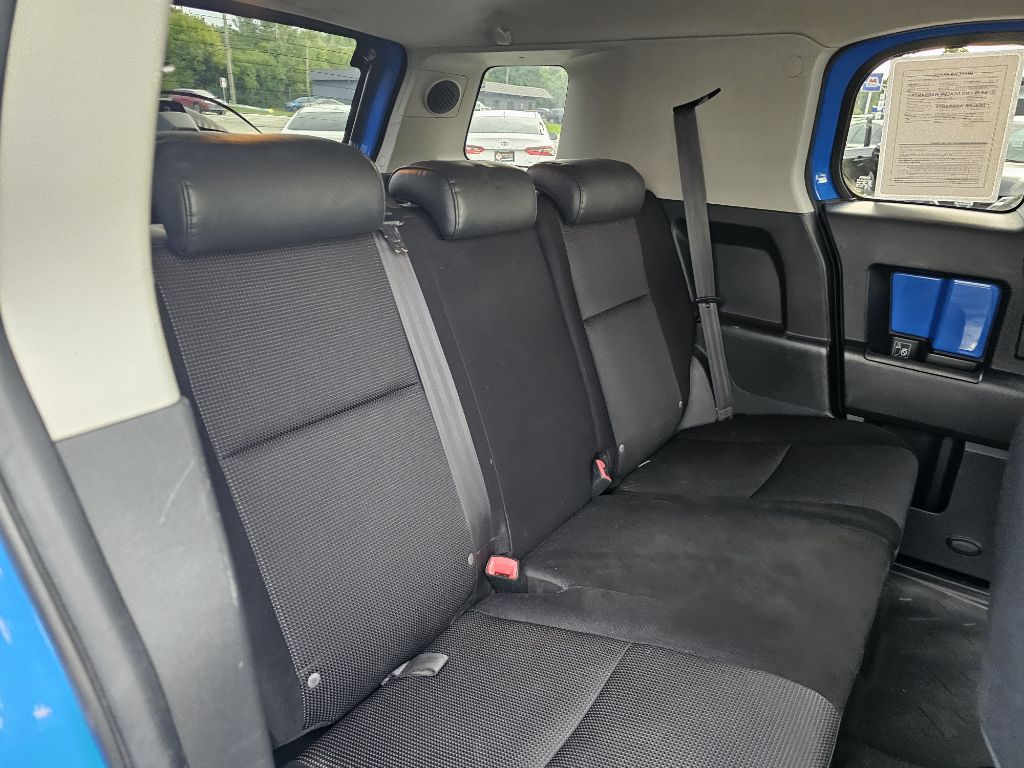 Photo 43 of this TOYOTA FJ CRUISER