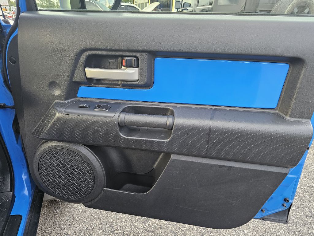 Photo 42 of this TOYOTA FJ CRUISER