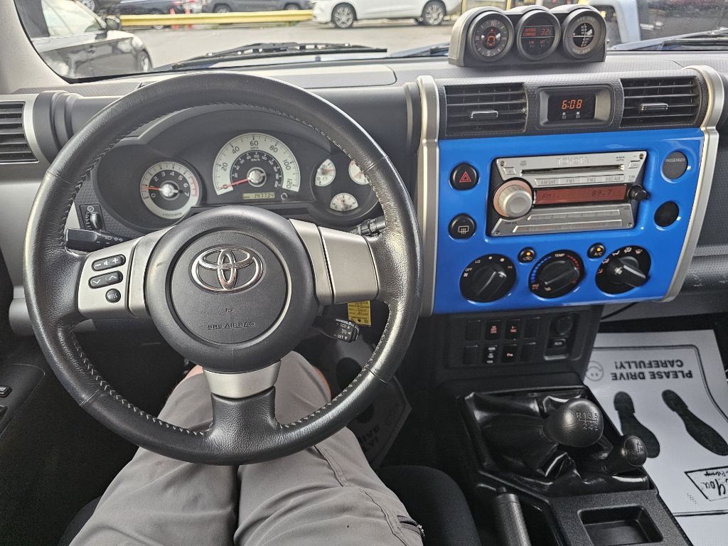 Photo 24 of this TOYOTA FJ CRUISER
