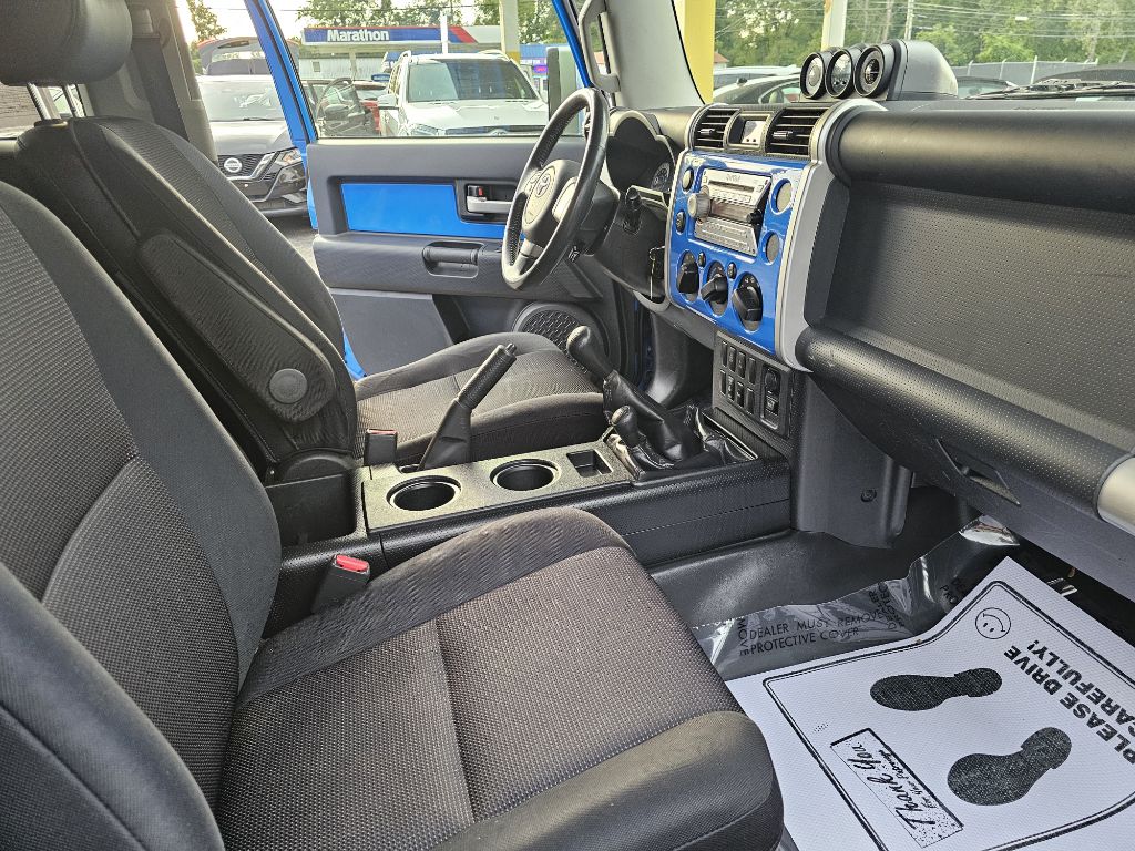 Photo 37 of this TOYOTA FJ CRUISER