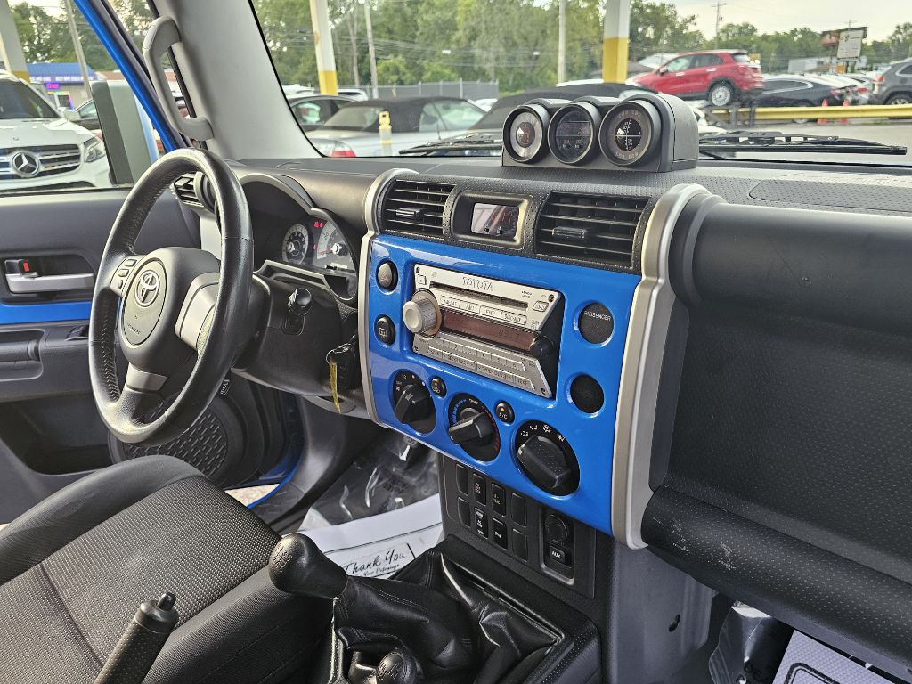 Photo 39 of this TOYOTA FJ CRUISER