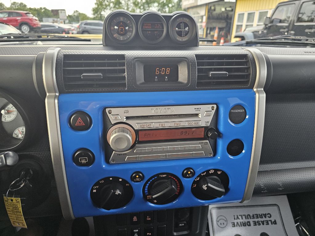Photo 25 of this TOYOTA FJ CRUISER