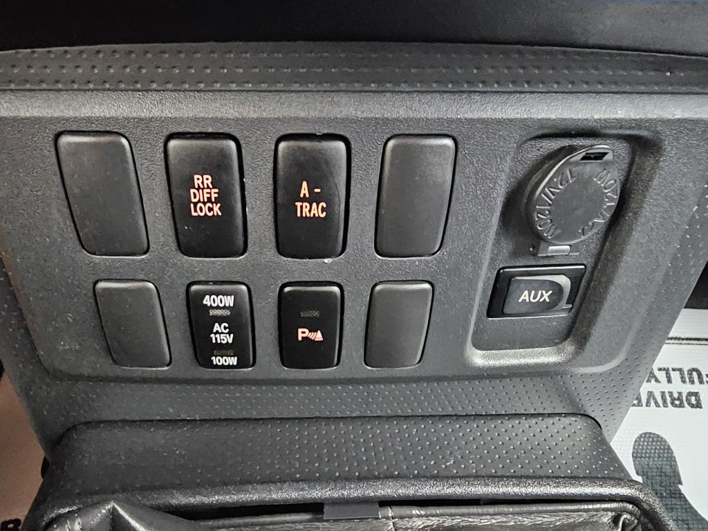 Photo 28 of this TOYOTA FJ CRUISER