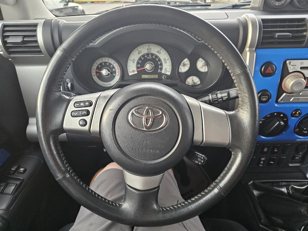Photo 29 of this TOYOTA FJ CRUISER