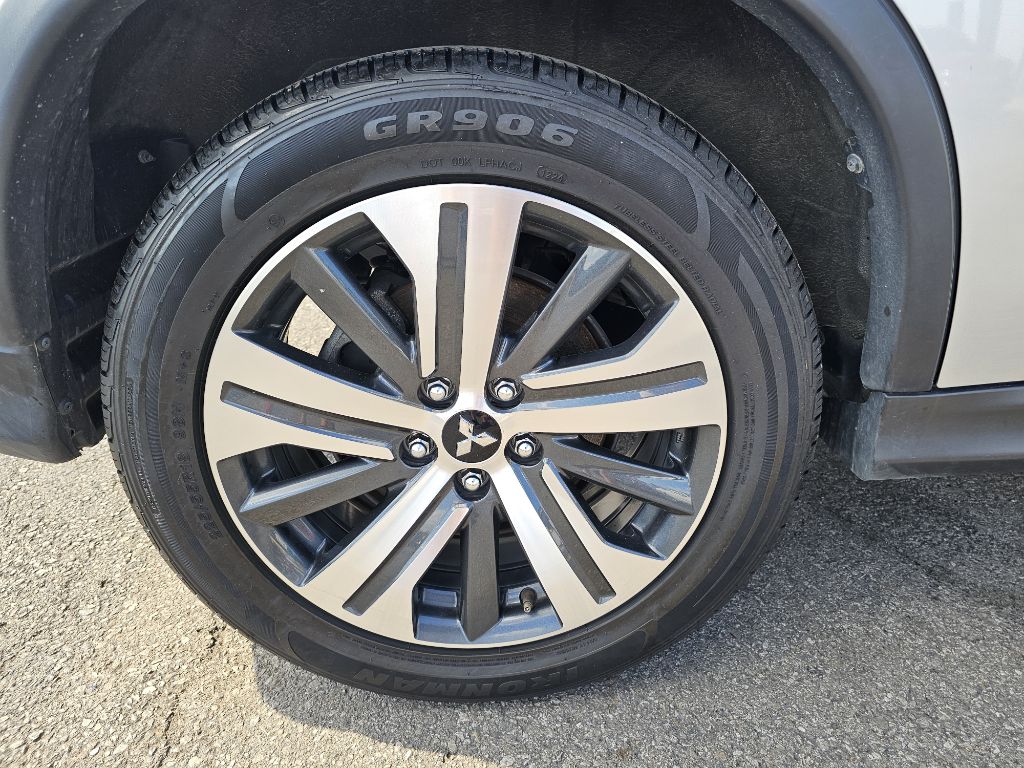 Photo 18 of this MITSUBISHI OUTLANDER SPORT