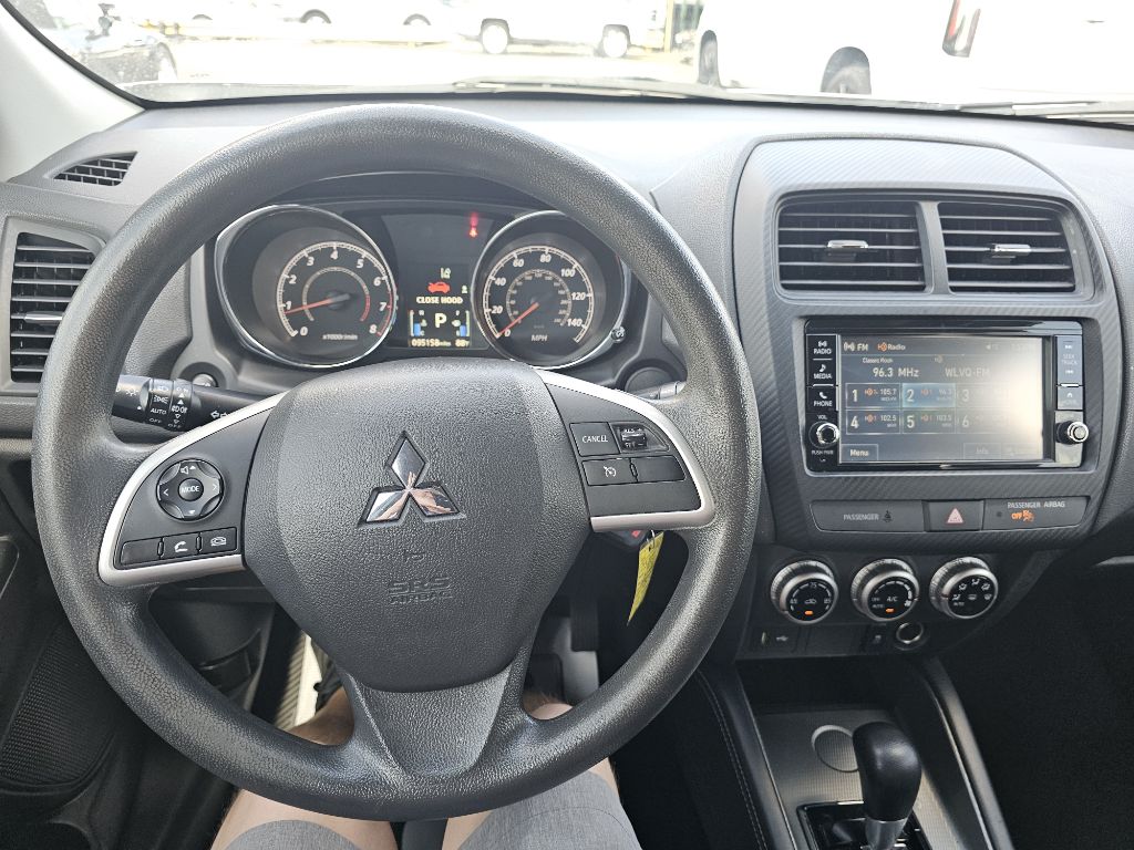 Photo 25 of this MITSUBISHI OUTLANDER SPORT