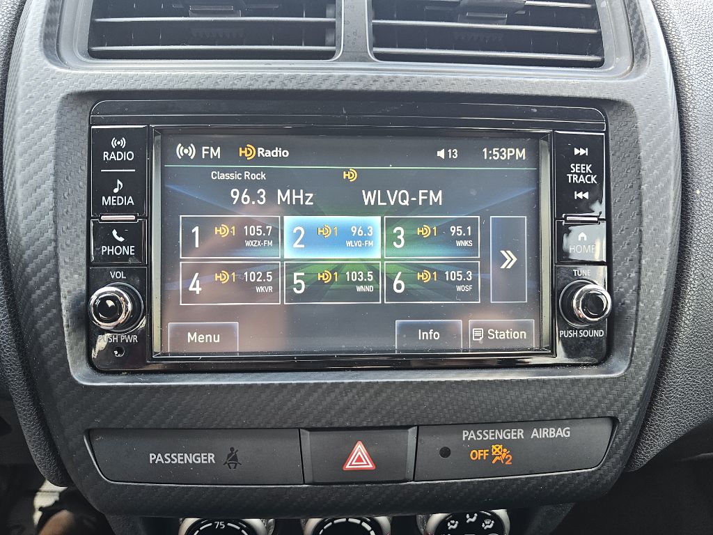 Photo 24 of this MITSUBISHI OUTLANDER SPORT