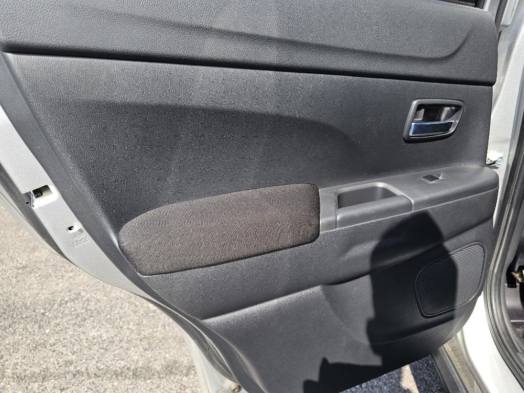 Photo 32 of this MITSUBISHI OUTLANDER SPORT
