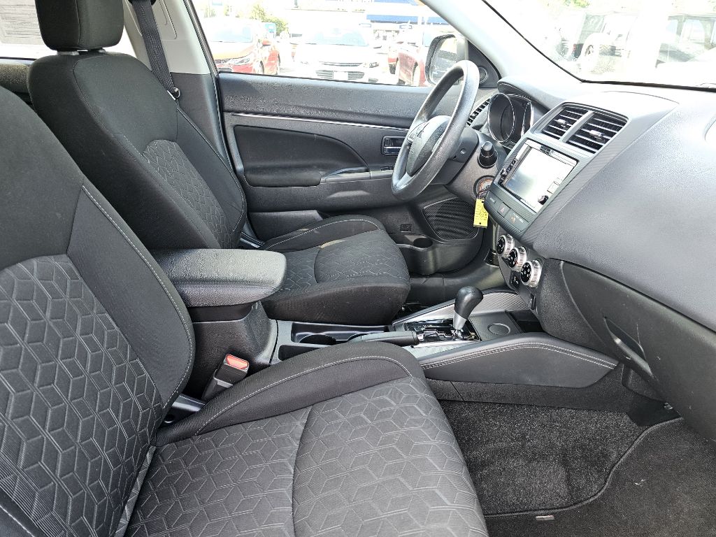 Photo 43 of this MITSUBISHI OUTLANDER SPORT